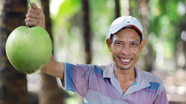  Đem nước dừa đi đóng hộp, một công ty đã nâng giá trị nước dừa tươi lên 300 lần, xuất khẩu hơn 40 nước, giải bài toán đầu ra cho hàng nghìn nông dân Bến Tre